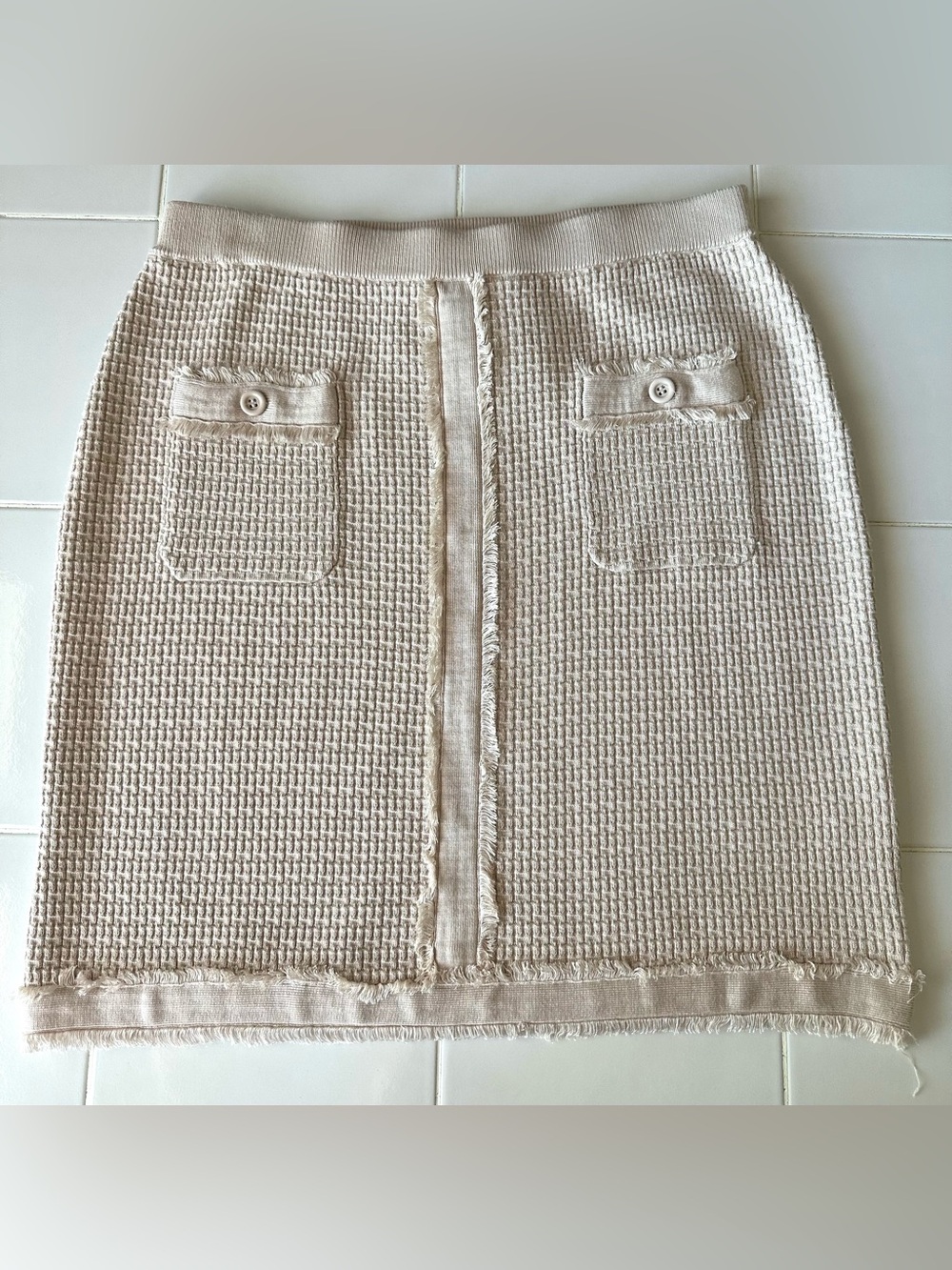 Adrianna Papell NWT Textured Knit Fringe Mini Skirt Beige Size M - Picture 2 of 9